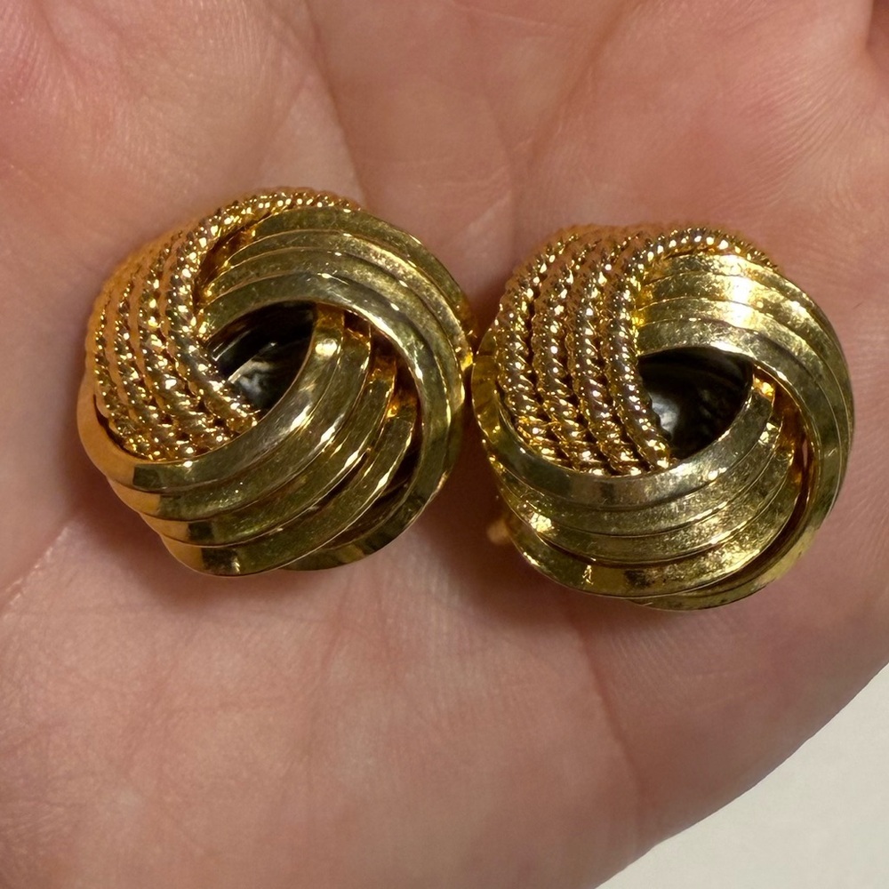 Vintage 1980s-1990s Gold-Tone Knot Clip-On Earrings - Picture 6 of 6